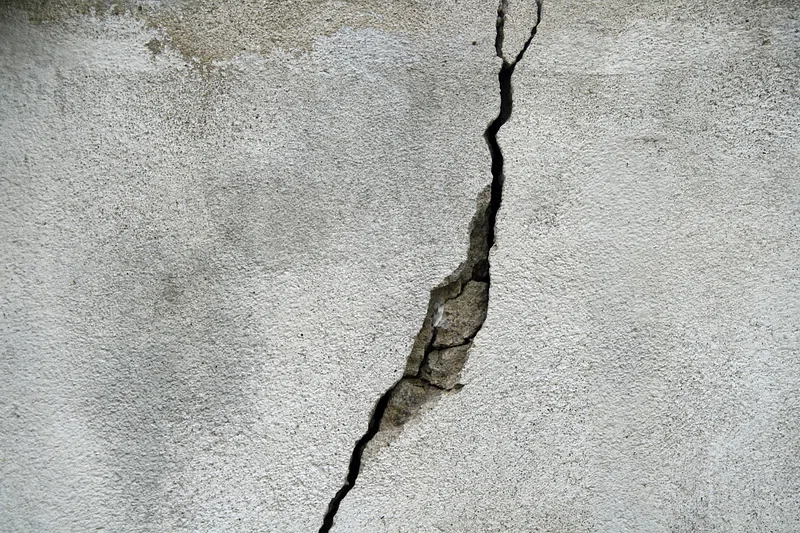 Cracked concrete slab: foundation watering